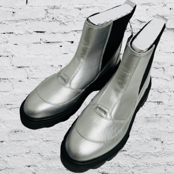Sorel, Women’s, Caribou Pull-On Chelsea Boots Waterproof 10M Color: Pure Silver - Picture 8 of 10